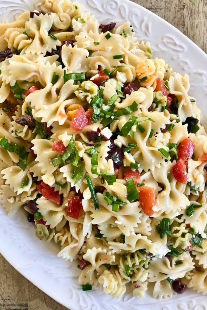 What Goes Well with Greek Pasta Salad