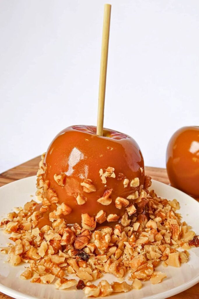 How to Slice and Serve Caramel Apples